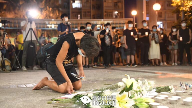 晚上粉嶺福泰樓對出廣場悼念盧曉欣同學逝世一周年