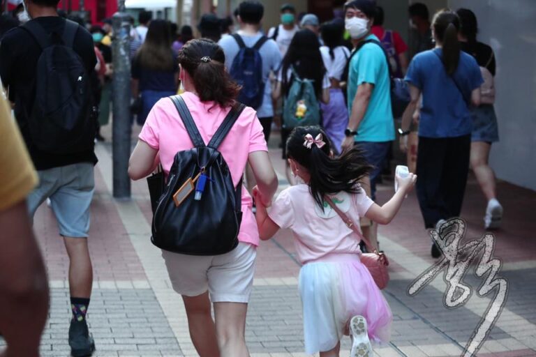 藍旗後市民即離開 惟警方不給合理時間發胡椒彈 現場險象環生