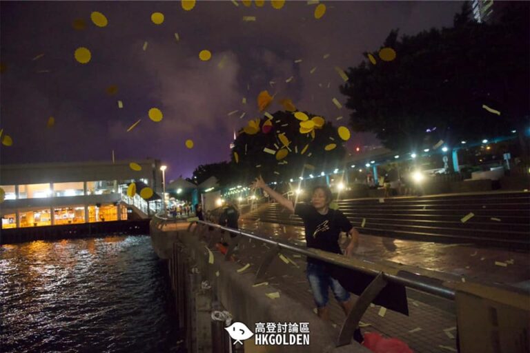 南丫海難8周年￼ 警察橙帶封祭壇￼