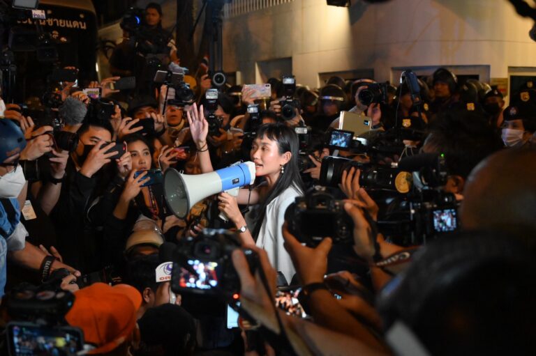 泰國反政府示威者到德國大使館請願