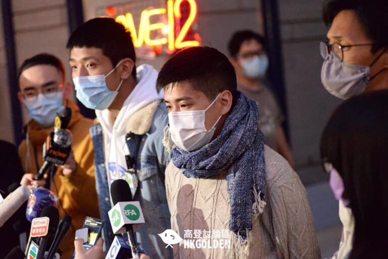 【 12港人未成年 2人扣押到天水圍警署 關注組成員及王婆婆到場聲援】