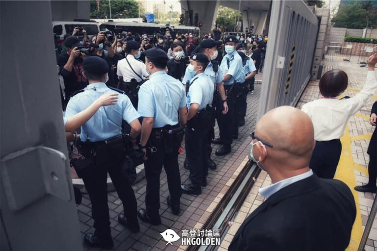 【警察一度封鎖法院出入口】 【執法機關封鎖司法機關】