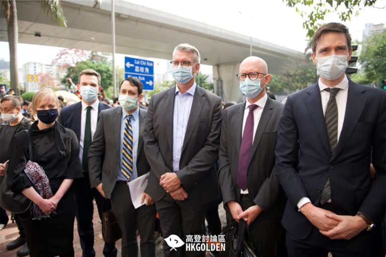 【英國及歐洲領事到西九龍法院外排隊】 【市民大叫光復香港時代革命 警察未有任何動作】