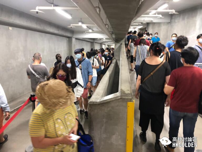 【雙北市剛宣布防疫第三級警戒】超市現搶購潮