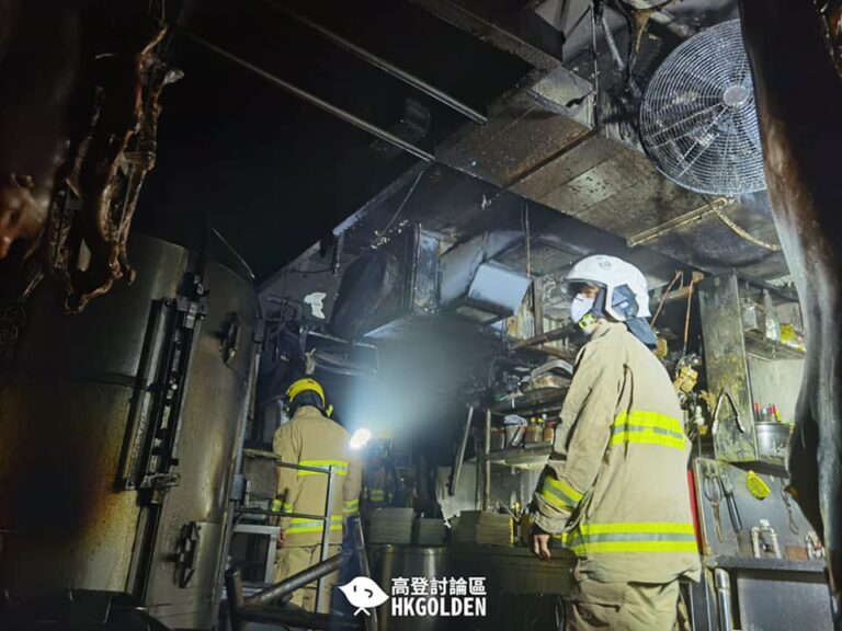 【葵涌廚房油槽起火 多名途人報警求助】