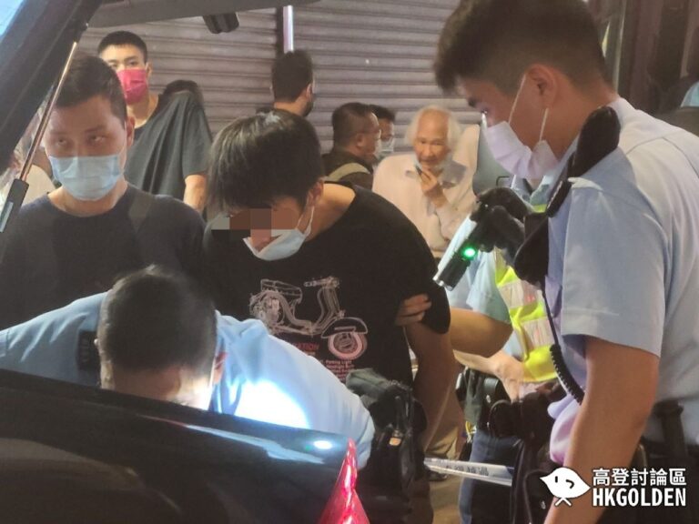 【尖沙咀私家車衝路障被捕 警員在車內搜出冰毒】