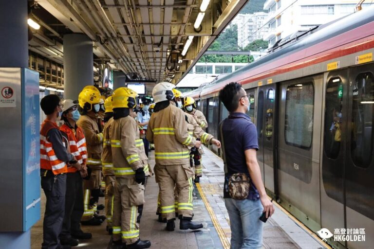 【九龍塘站東鐵車頂冒煙 往大圍方向列車暫時受阻】