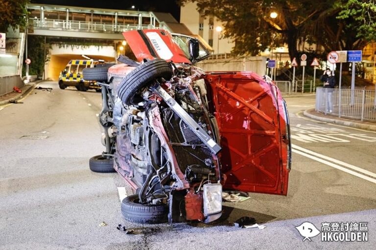 【石圍角的士自炒被困,多名街坊合力嘗試救人,司機輕傷送院】