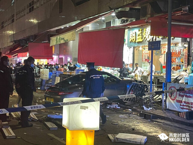【元朗合財街私家車剷上行人路　4人受傷送院】